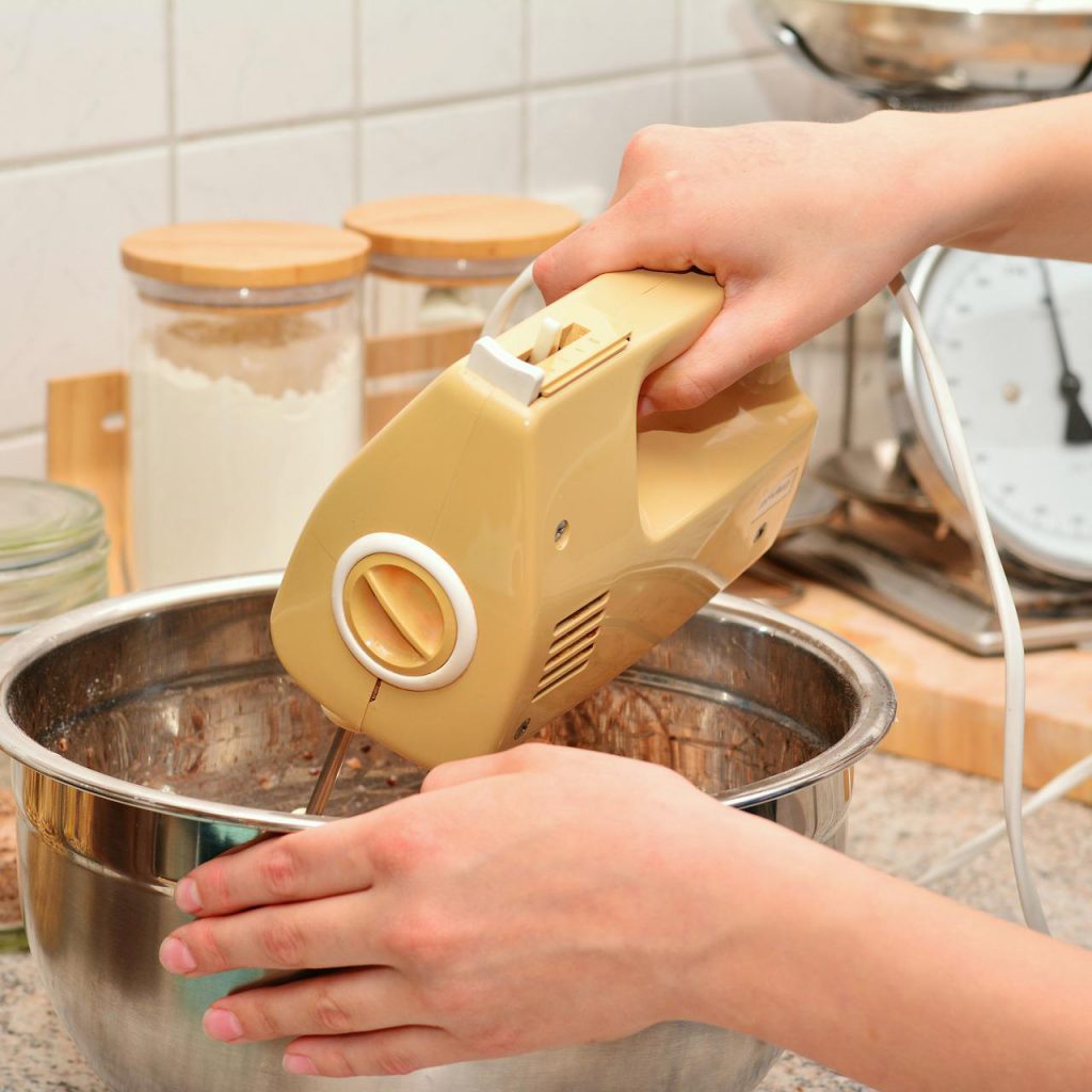 Hand Mixers vs. Immersion Blenders - Cookly Magazine